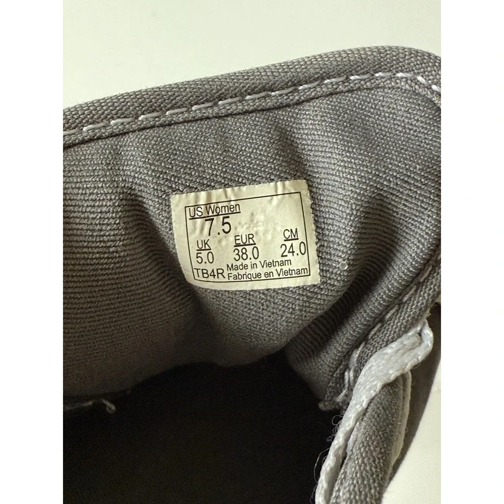 VANS Off the Wall Gray Lace-Up Sneakers,‎ Size 7.5 Women's